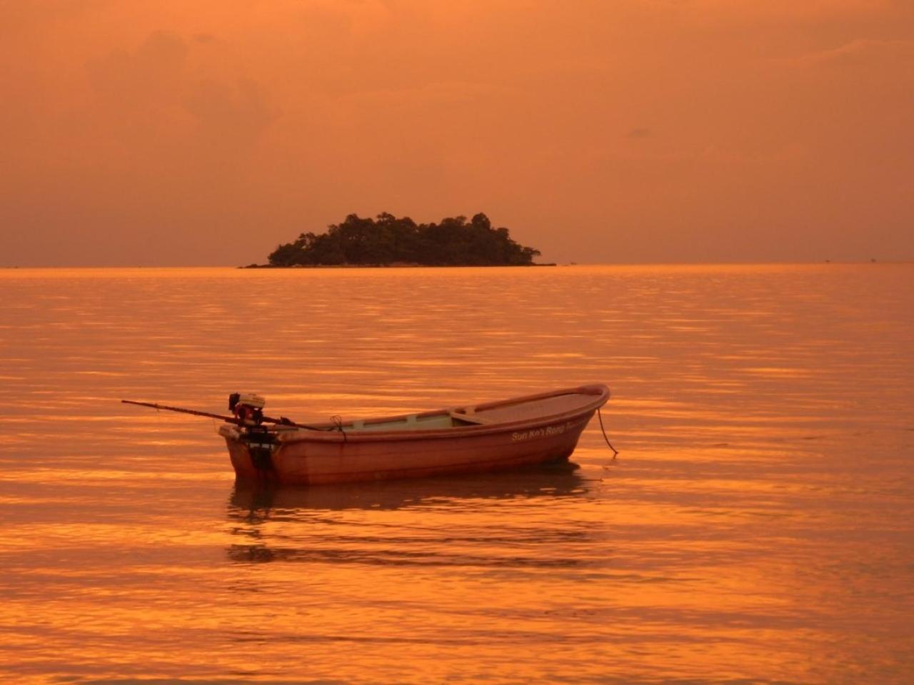 Sandbank Restaurant & Camping Koh Rong Kaoh Touch Экстерьер фото